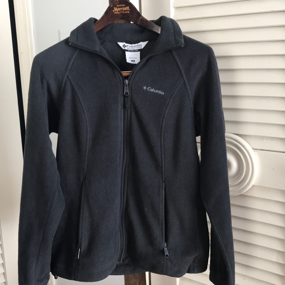 Columbia full zip, mid weight fleece jacket. Small